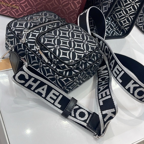 Michael Kors Jet Set Medium Signature Logo Crossbody Bag
Black /Silver Jacquard - Picture 8 of 16